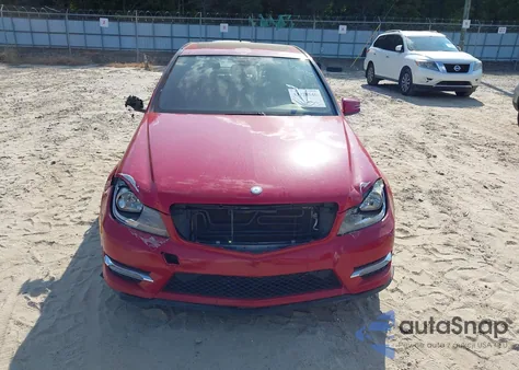 2013 Mercedes-Benz C 250 Sport z USA, uszkodzony, nr VIN WDDGF4HB5DR272495